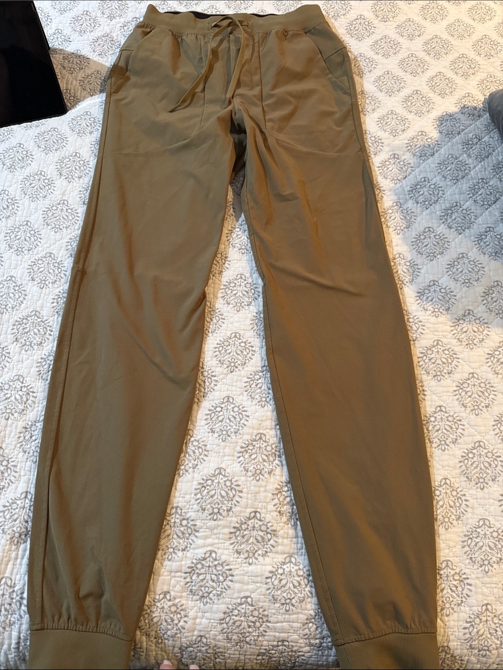 Men's Lululemon Drawstring Jogger Pants in Tan- no tag